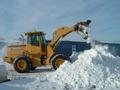 Механизированная уборка территории от снега спецтехникой в СПб